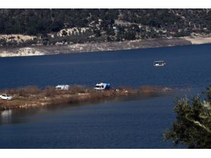 Kemer Barajı Gölü'nde kaybolan kişiyi arama çalışmaları sürüyor