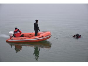 GÜNCELLEME - Malatya'da gölete düşen otomobildeki kadın öldü, 3 kişi kurtarıldı