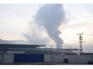 GÜNCELLEME - Bartın'da demir çelik fabrikasının deposunda çıkan yangın kontrol altına alındı