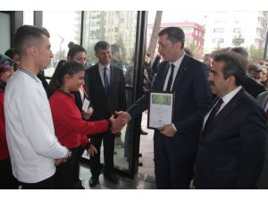 Bakan Ziya Selçuk, Diyarbakır'da "İmam Hatip Okulları Vizyon Seminerleri" toplantısına katıldı