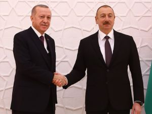 Erdoğan, Azerbaycan Cumhurbaşkanı Aliyev tarafından resmi törenle karşılandı