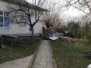 Bulgaristan'da fırtına iki caminin minaresini yıktı