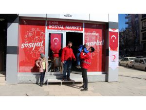 Türk Kızılay'dan Elazığ'daki depremzedeler için "sosyal market"