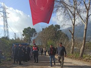 İdlib'de şehit olan Uzman Onbaşı Korkmaz'ın Antalya'daki ailesine acı haber verildi