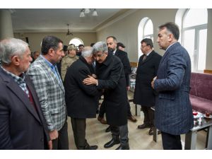 Vali Bilmez, İdlib şehidinin ailesini ve yaralı gümrük personellerini ziyaret etti