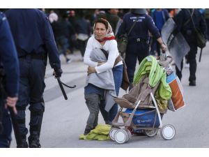 Midilli'de polis ile düzensiz göçmenler arasında gerginlik