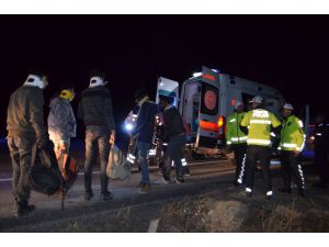 Konya'da sığınmacıları taşıyan minibüs devrildi: 14 yaralı