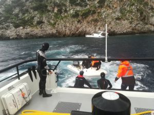 Muğla'da su alan teknedeki 3 kişi kurtarıldı