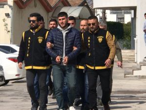 Adana'da silahlı soygunla ilgili 4 şüpheliden 3'ü tutuklandı