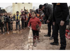 İdlib'e çizme ve gıda yardımı