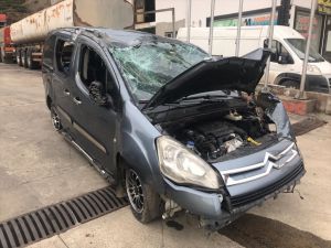 Rize'de hafif ticari araç takla attı: 1 yaralı