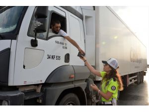 Adana'da kadın polislerden helikopterli trafik uygulaması