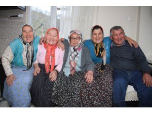 Giresun'da 77 yaşındaki kadın engelli 4 çocuğuna bakıyor