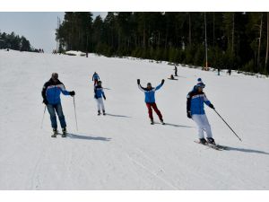 8 Mart Dünya Kadınlar Günü için Cıbıltepe'de kayak gösterisi yapıldı
