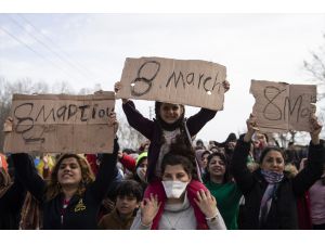 Dünya Kadınlar Günü'nde sığınmacı kadınlardan "kapıları açın" eylemi