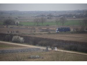 Yunanistan hudut birlikleri sınır hattına "siper" kazıyor