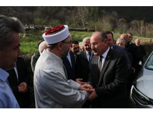 Diyanet İşleri Başkanı Erbaş, Kastamonu'da bir yakınının cenaze namazını kıldırdı