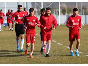 Sivasspor'da futbolculara "koronavirüs" nedeniyle yurt dışı yasağı