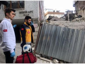 Üsküdar'da bina yıkım çalışmasında 2 işçi yaralandı