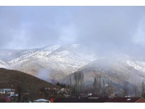 Baharda gelen kar Doğu Anadolu'daki 3 kenti yeniden beyaza bürüdü