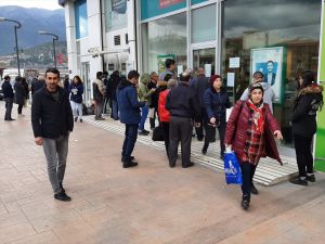 Karabük'te banka müşterilerine yönelik koronavirüs tedbirleri