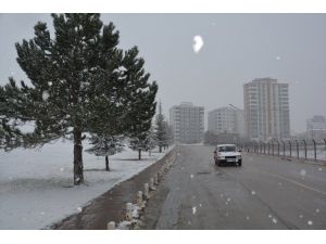 Kahramanmaraş'ta kar yağışı