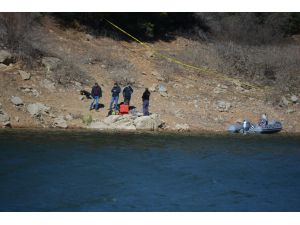 Manisa'da baraj göleti kıyısında bir insana ait bacak parçası bulundu