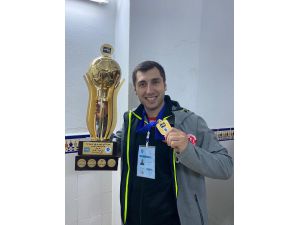 Türk hentbolcu Katar'da takımıyla şampiyonluğa ulaştı