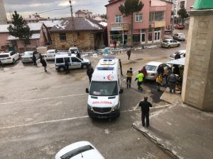 Konya'da satırlı ve sopalı kavgada 3 kişi yaralandı