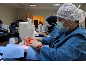 Bolu'da hastane personelinden steril maske üretimi