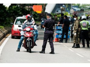 Malezya'da asker, koronavirüs tedbirleri kapsamında sokağa indi