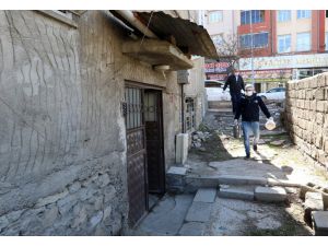 Van'da evden çıkmayan yaşlılara sıcak yemek yardımı