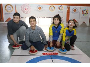 Floor curling sporu görme engelliler için sesli hale getirildi