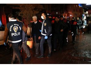 Beyoğlu'nda iki dernekte toplanan 20 kişi gözaltına alındı