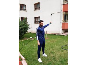 Halkbank Voleybol Takımı oyuncularından Furkan Aydın: "Çalışmalarımızı evlerimizde sürdürüyoruz"