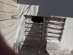 Adıyaman'da eczanenin duvarını kırıp hırsızlık yaptıkları belirlenen 2 şüpheli tutuklandı