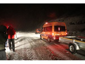 GÜNCELLEME - Yollar kapanınca vatandaşlar kayak merkezinde mahsur kaldı