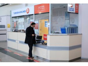 Erzurum Havalimanı'nda iç hat yolcularının seyahat izin belgesi için başvuruları başladı