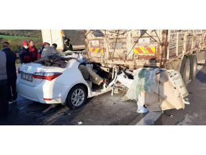 Osmaniye'de otomobil kamyona çarptı: 3 ölü, 2 yaralı