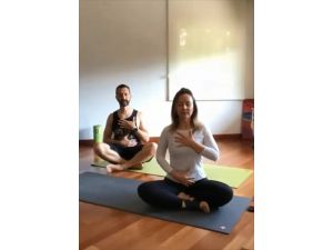 Antalyasporlu futbolcular telekonferanslı antrenmanda yoga yaptı