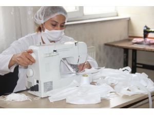 Şanlıurfa'da usta öğreticiler koronavirüse karşı maske üretiyor
