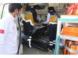 Adana'da otomobil tırla çarpıştı: 6 yaralı