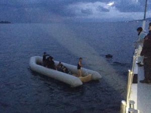 Muğla'da Türk kara sularına dönmeye zorlanan 8 sığınmacı kurtarıldı