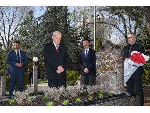 Bahçeli, Alparslan Türkeş'in anıt mezarını ziyaret etti