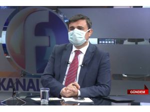 Elazığ'da yerel televizyondaki programa maskeyle çıktılar