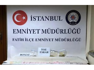 Fatih'te uyuşturucu madde ticareti yapan şüpheliler yakalandı