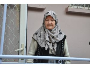 Konya'da 82 yaşındaki Gunsel nineden Milli Dayanışma Kampanyası'na destek