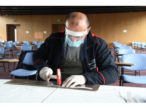 Samsun'da sağlık çalışanları için siperlik üretiliyor