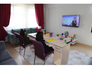 Devlet korumasındaki çocuklar derslerini TRT ve EBA TV'den takip ediyor