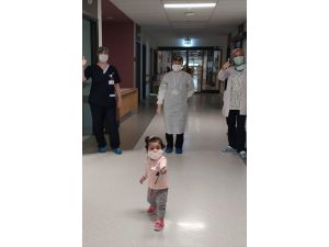 Bursa'da koronavirüsü yenen 13 aylık bebek taburcu edildi